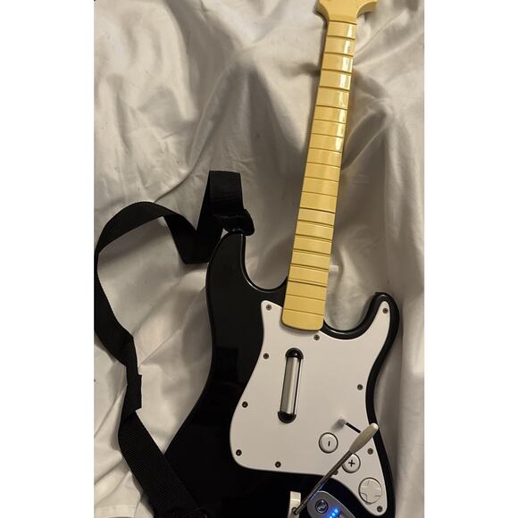 RockBand Wii Harmonix Fender Guitar Hero Stratocaster Model 19091 - NO DONGLE - Picture 4 of 9